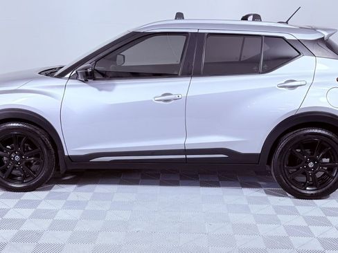 Used 2020 Nissan Kicks SR w/ SR Premium Package FWD image 6