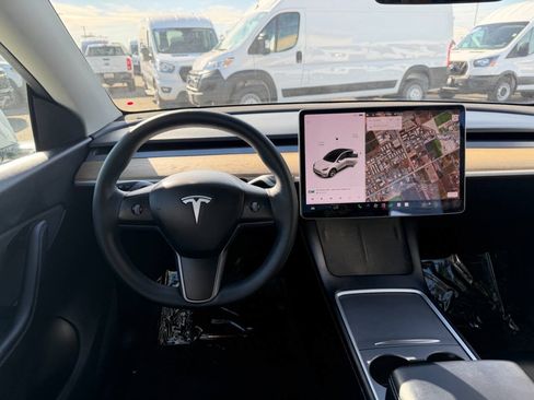 Used 2021 Tesla Model Y Long Range AWD/4WD image 20