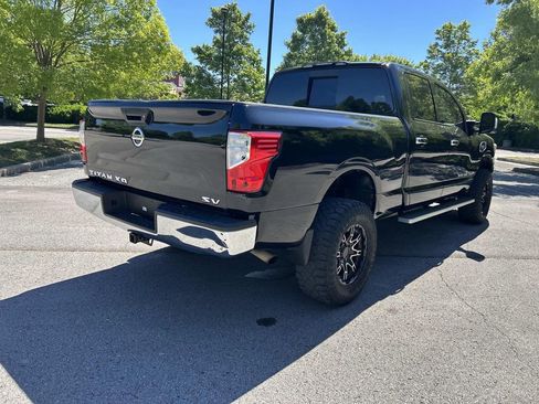 Used 2017 Nissan Titan SV RWD image 7