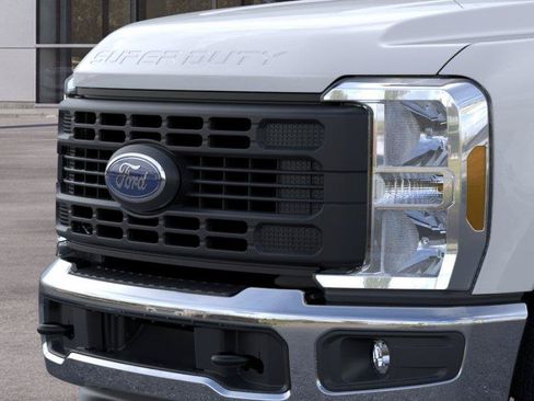 New 2026 Ford F350 XL w/ XL Chrome Package RWD image 17