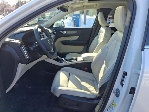 Certified 2023 Volvo XC40 B5 Plus w/ Protection Package Premier image 15