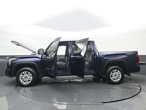 Used 2022 Toyota Tundra SR5 w/ SR5 Convenience Package AWD/4WD image 31