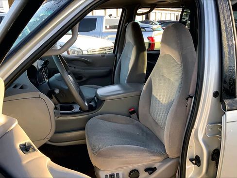 Used 2001 Ford Expedition XLT image 8