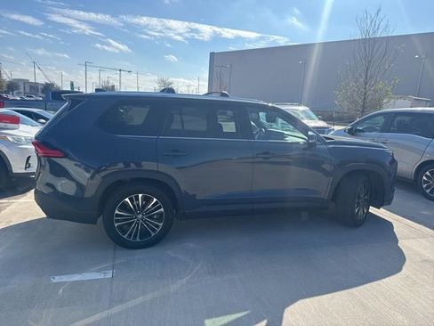 Used 2024 Toyota Grand Highlander AWD Hybrid image 3