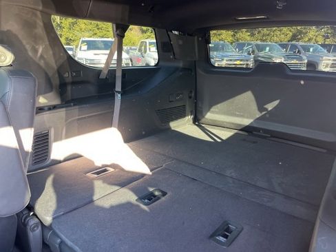 Used 2025 Chevrolet Suburban Z71 w/ Comfort Package image 34