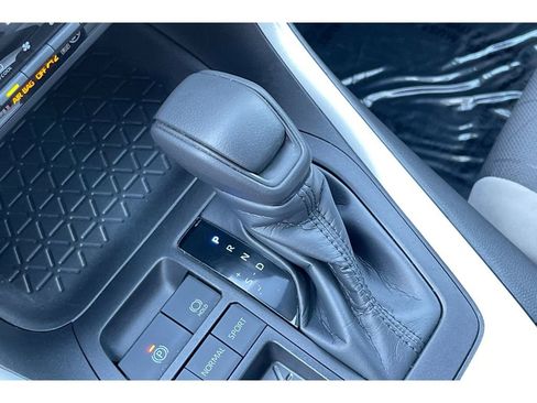 Used 2024 Toyota RAV4 XLE image 31