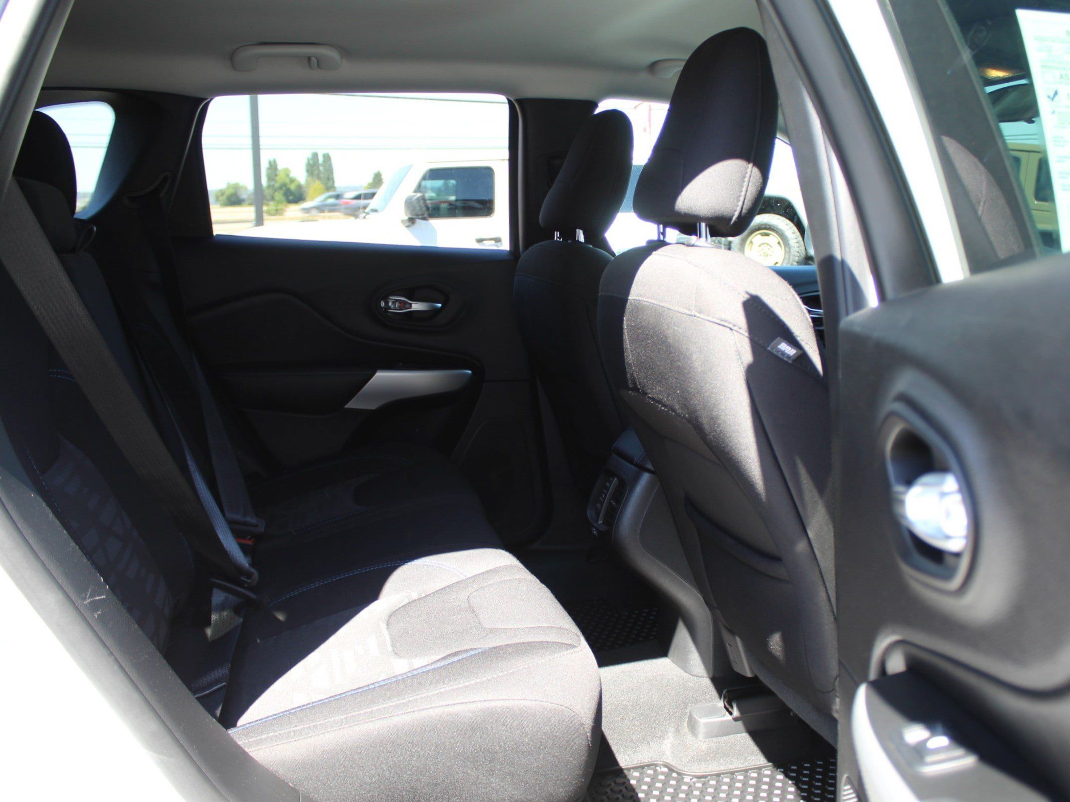 Used 2019 Jeep Cherokee Sport AWD/4WD image 23