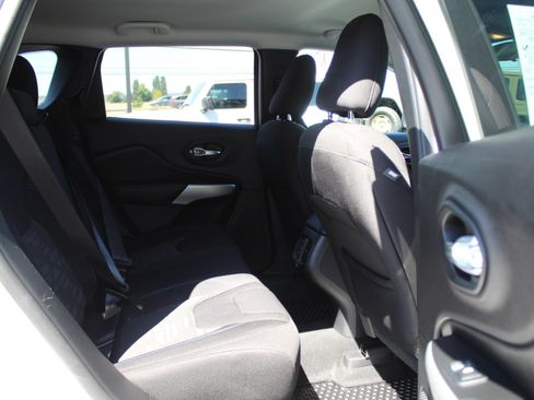 Used 2019 Jeep Cherokee Sport AWD/4WD image 23