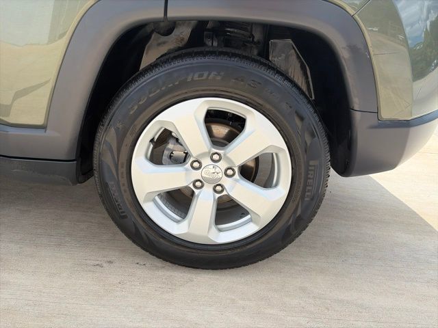 Used 2019 Jeep Compass Latitude FWD image 11