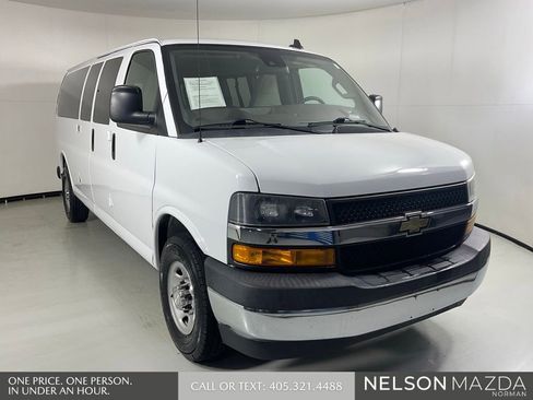 Used 2020 Chevrolet Express 3500 LT w/ LT Preferred Equipment Group RWD image 3