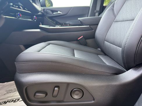 New 2026 Chevrolet Equinox LT w/ Convenience Package II AWD/4WD image 13