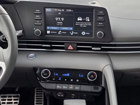 Used 2025 Hyundai Elantra Sport FWD image 19