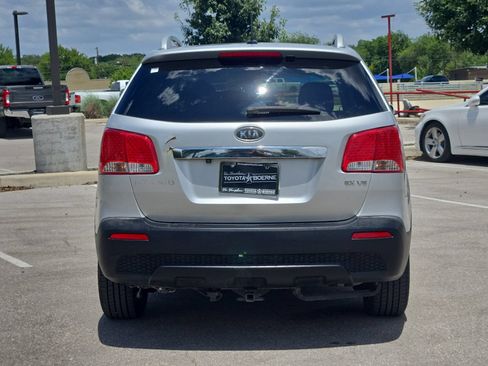 Used 2013 Kia Sorento EX w/ EX V6 Premium Pkg AWD/4WD image 4