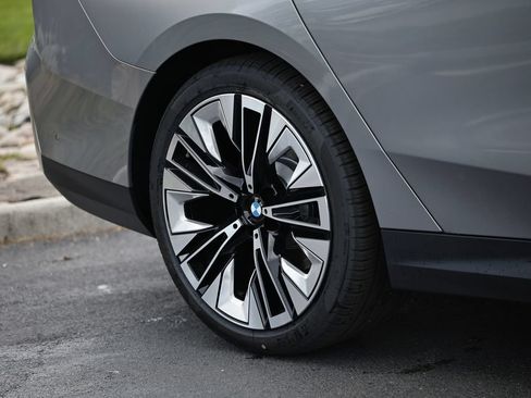 New 2027 BMW 530i w/ Premium Package RWD image 6