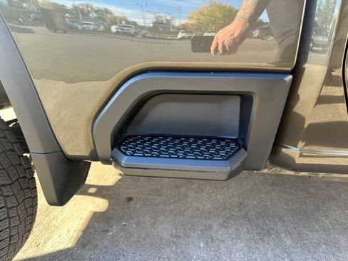 Used 2023 Chevrolet Silverado 2500 LT image 15