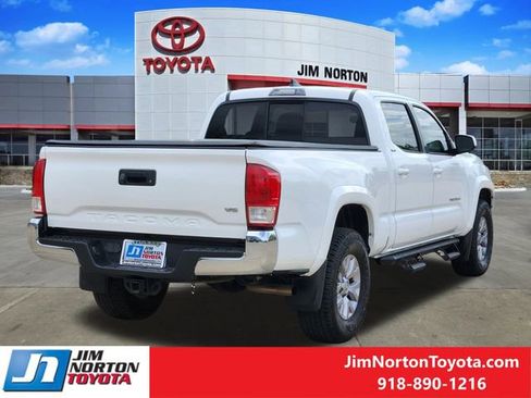 Used 2017 Toyota Tacoma SR5 w/ Tow Package image 6