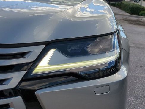 Used 2022 Lexus LX 600 4WD w/ Luxury Package image 10