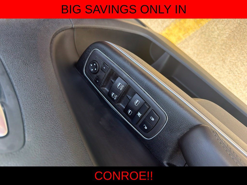 Used 2022 Chrysler 300 Touring L w/ Popular Equipment Group RWD image 6