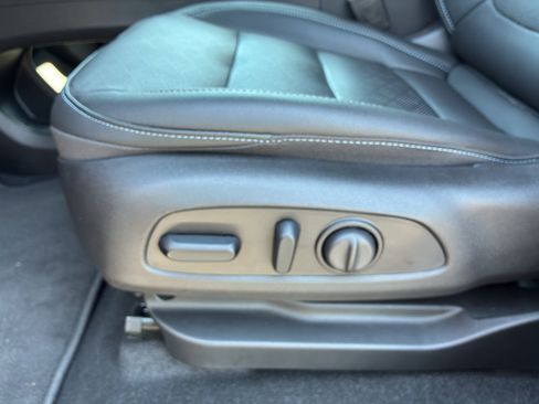 Used 2022 Chevrolet Bolt LT w/ Infotainment Package FWD image 23