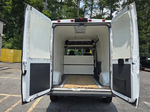 Used 2018 RAM ProMaster 2500 w/ Interior Convenience Group FWD image 9