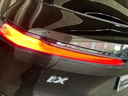 Used 2024 BMW iX xDrive50 w/ Premium Package AWD/4WD image 28