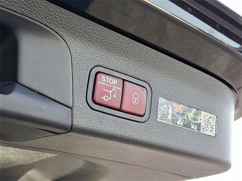 Certified 2025 Mercedes-Benz GLS 450 4MATIC image 32