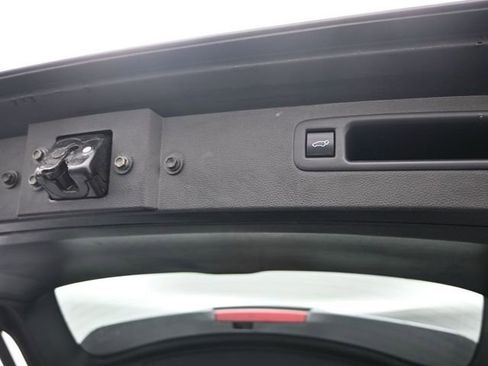 Certified 2021 Toyota Highlander XLE image 31