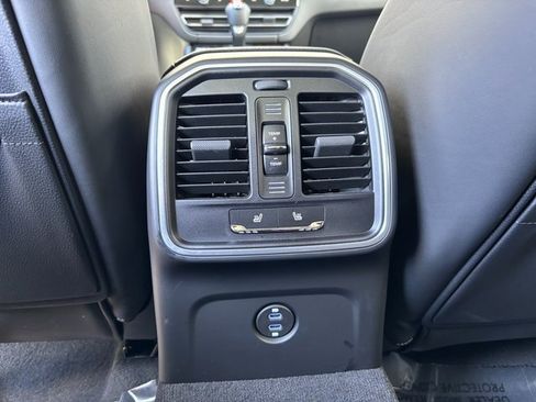 Certified 2026 Porsche Macan image 23