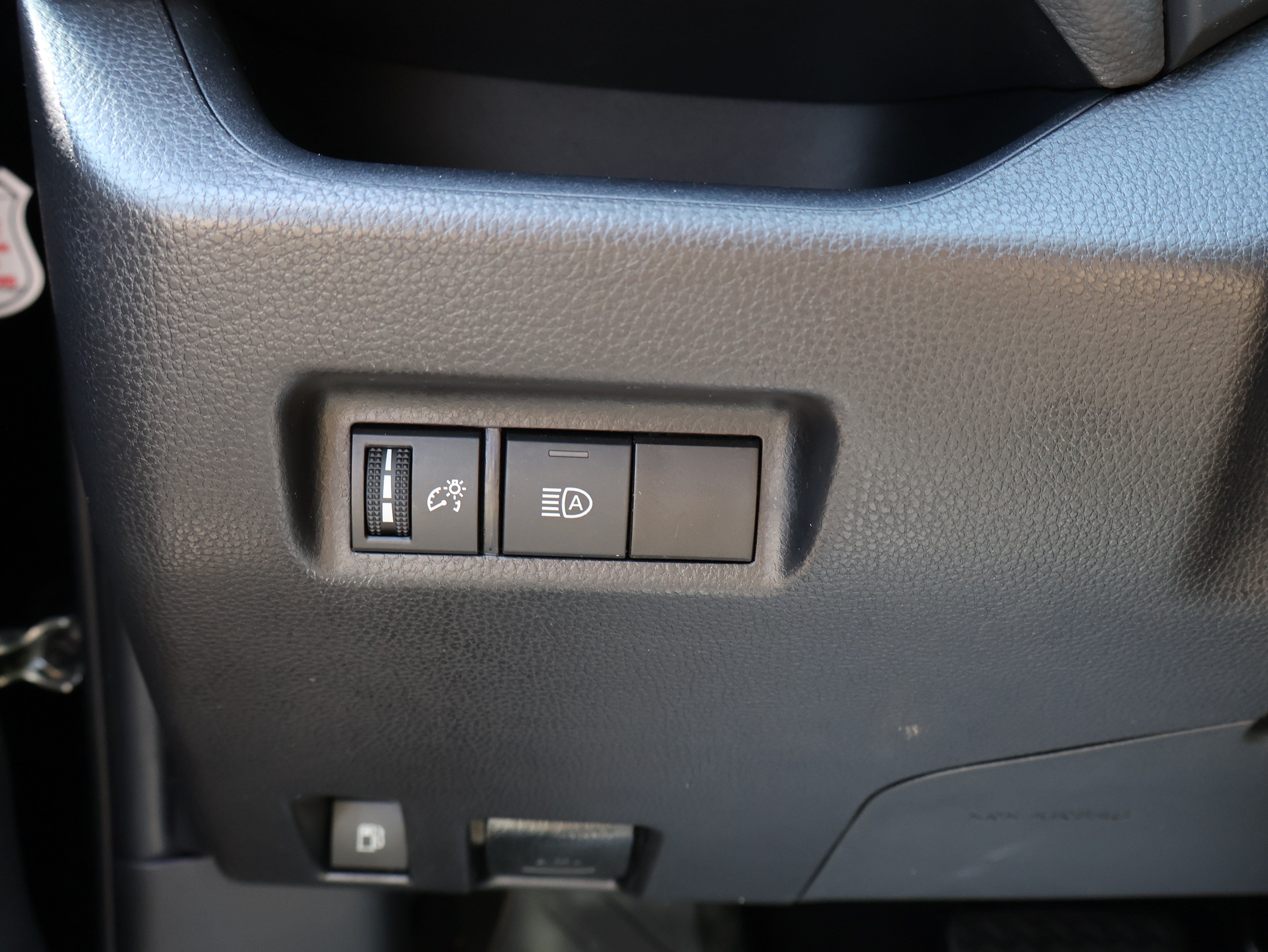 Used 2025 Toyota RAV4 XLE AWD/4WD image 41