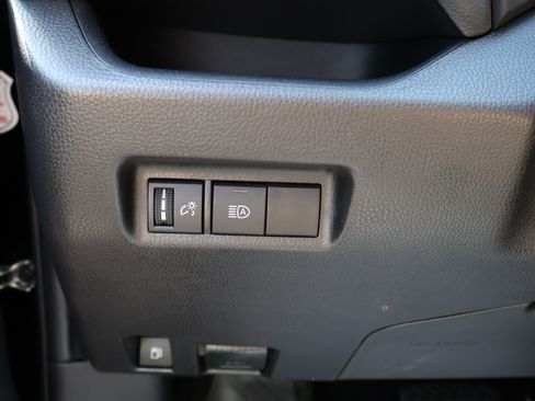 Used 2025 Toyota RAV4 XLE AWD/4WD image 41