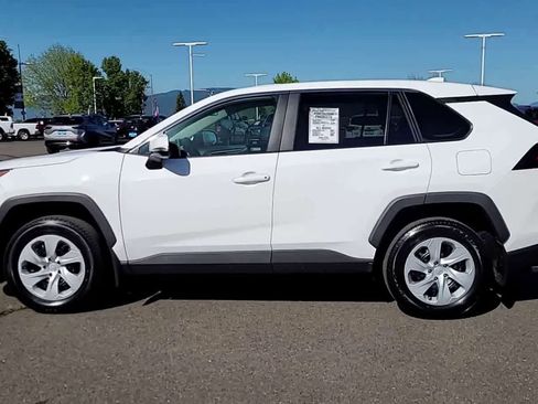 Used 2025 Toyota RAV4 LE AWD/4WD image 5