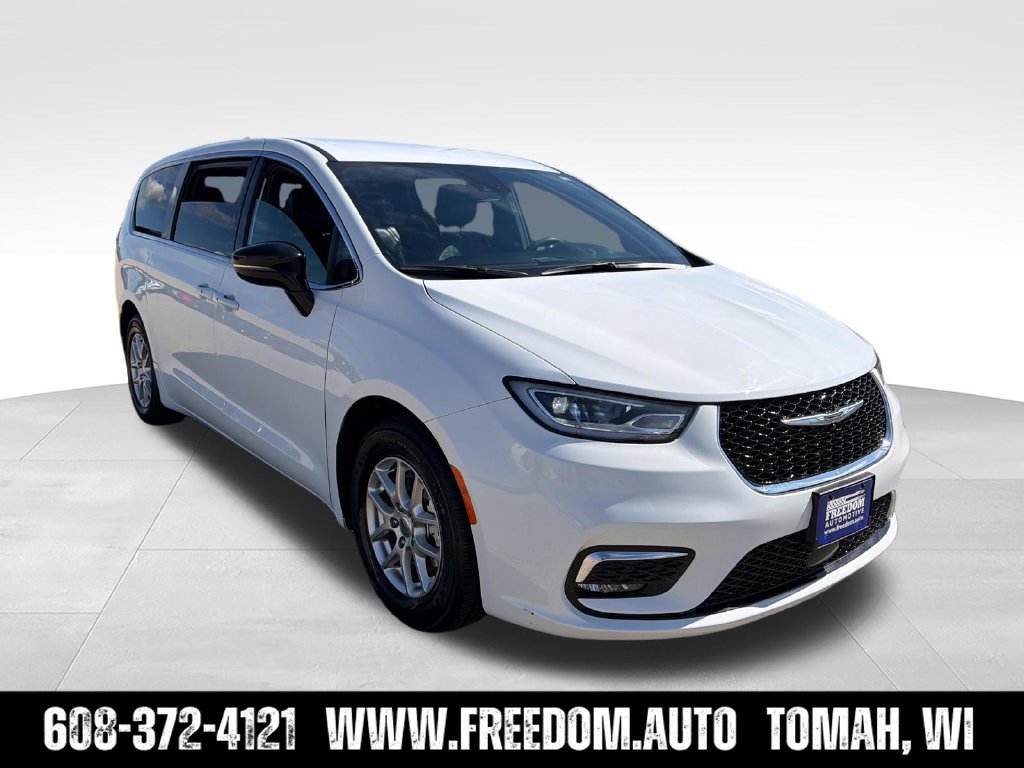 Used 2025 Chrysler Pacifica Select FWD image 11