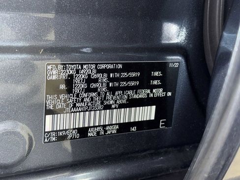 Used 2023 Toyota Venza XLE image 14