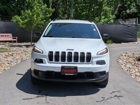 Used 2017 Jeep Cherokee Sport AWD/4WD image 9