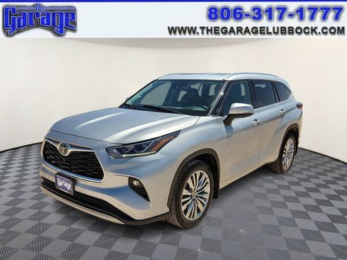 Used 2024 Toyota Highlander Platinum FWD image 1