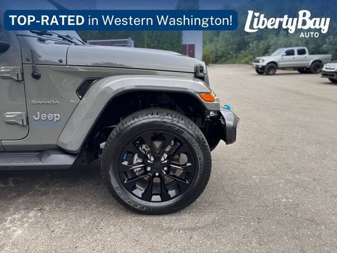 Used 2023 Jeep Wrangler Unlimited Sahara w/ Cold Weather Group AWD/4WD image 8