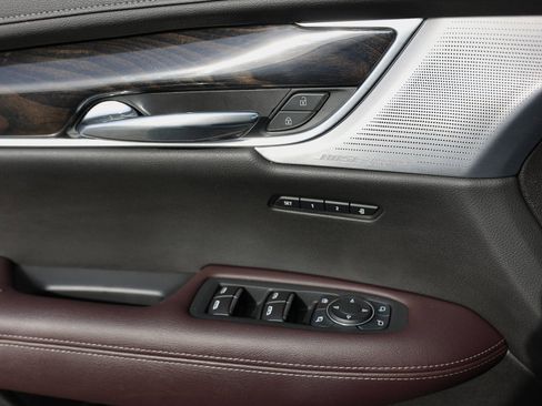 Used 2024 Cadillac XT6 Premium Luxury image 38