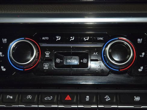 Used 2024 GMC Sierra 1500 Denali AWD/4WD image 33