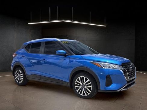 Used 2023 Nissan Kicks SV FWD image 1
