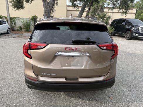 Used 2018 GMC Terrain SLE w/ Driver Convenience Package FWD image 6