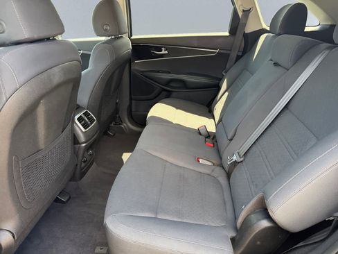 Used 2019 Kia Sorento AWD w/ LX Convenience Package image 18