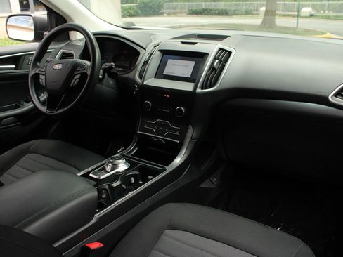 Used 2020 Ford Edge SE FWD image 24