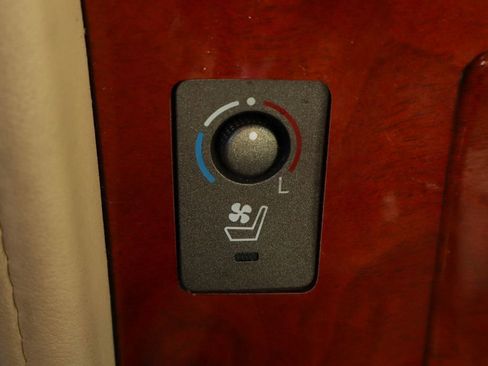 Used 2008 Lexus LX 570 4WD image 36