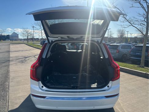 Used 2024 Volvo XC90 B5 Core AWD/4WD image 6
