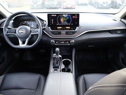 Used 2025 Nissan Altima 2.5 SL FWD image 22