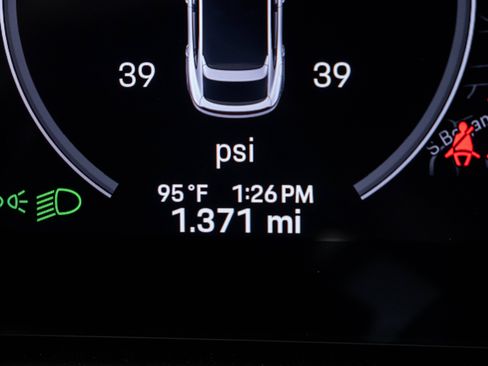 Certified 2026 Porsche Cayenne E-Hybrid Coupe AWD/4WD image 12