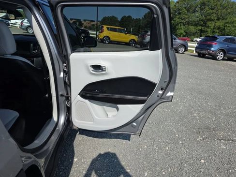 Used 2020 Jeep Compass Latitude FWD image 43