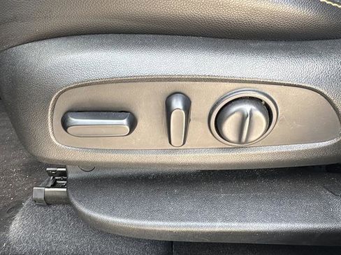 Used 2020 Chevrolet Equinox LT w/ Midnight Edition image 15