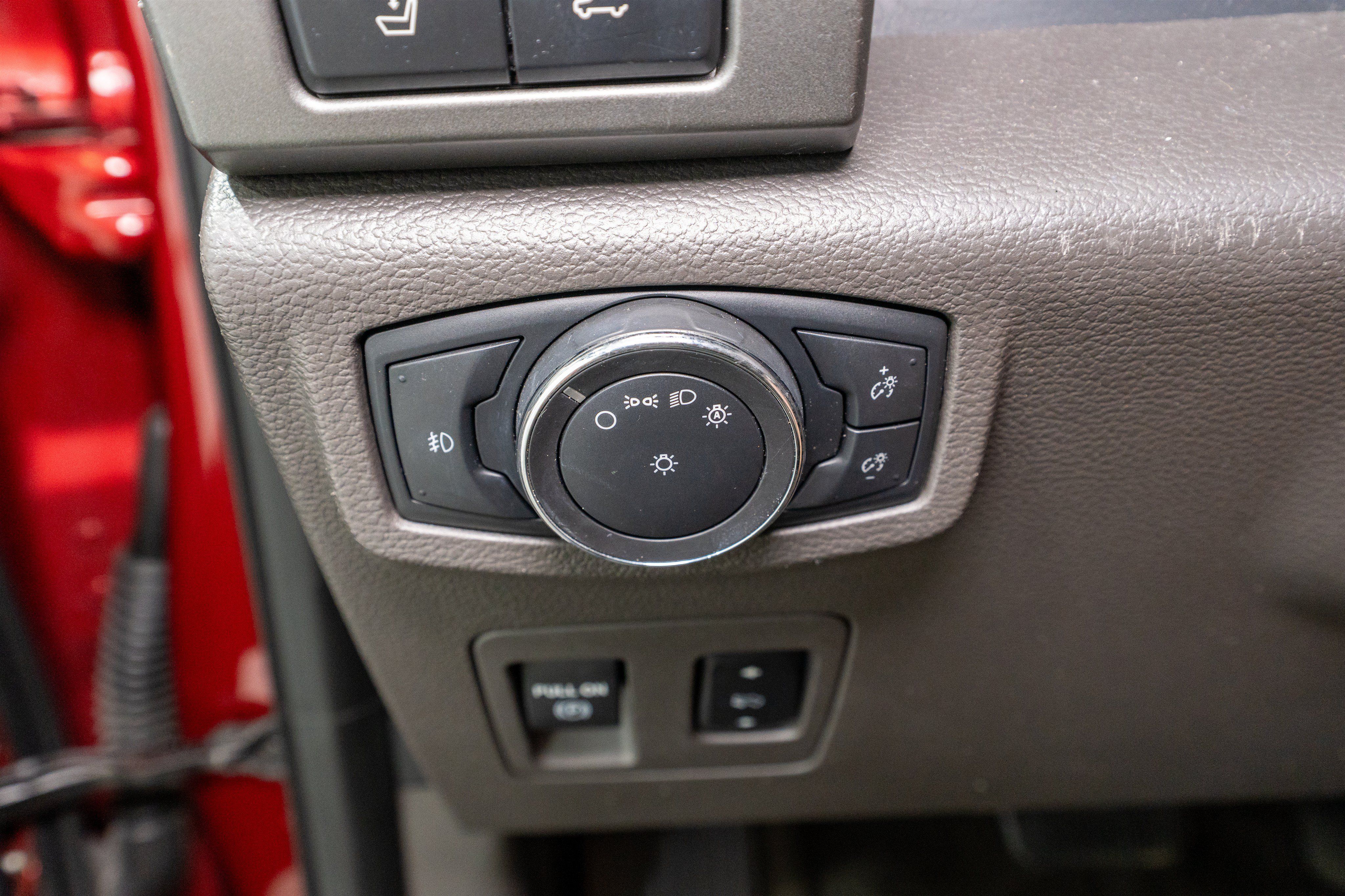 Used 2018 Ford Expedition Max XLT w/ Equipment Group 202A AWD/4WD image 30
