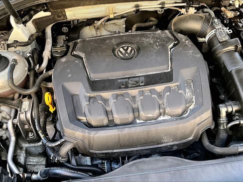 Used 2018 Volkswagen Tiguan SEL Premium FWD image 35